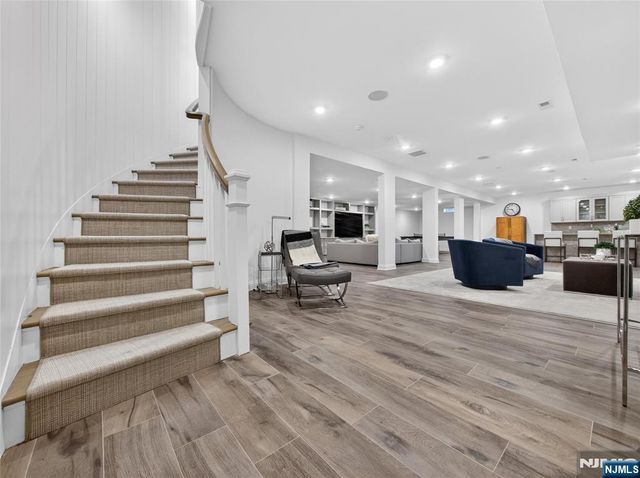 37 Spring Wolf Trail, Franklin Lakes, NJ 07417