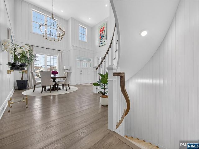 37 Spring Wolf Trail, Franklin Lakes, NJ 07417