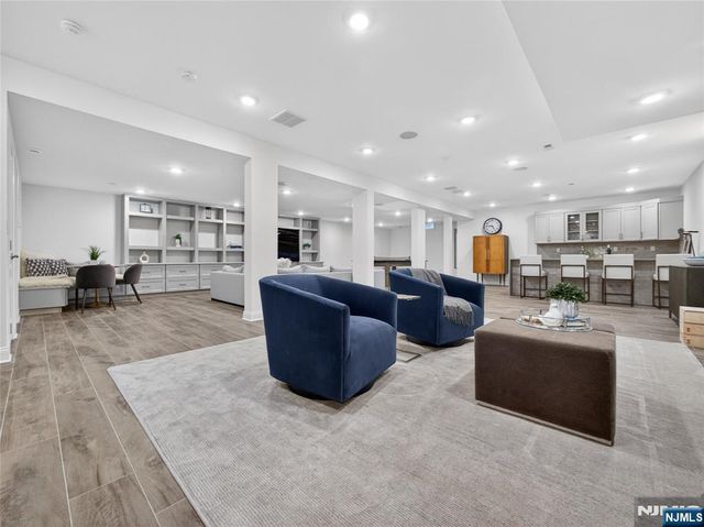 37 Spring Wolf Trail, Franklin Lakes, NJ 07417