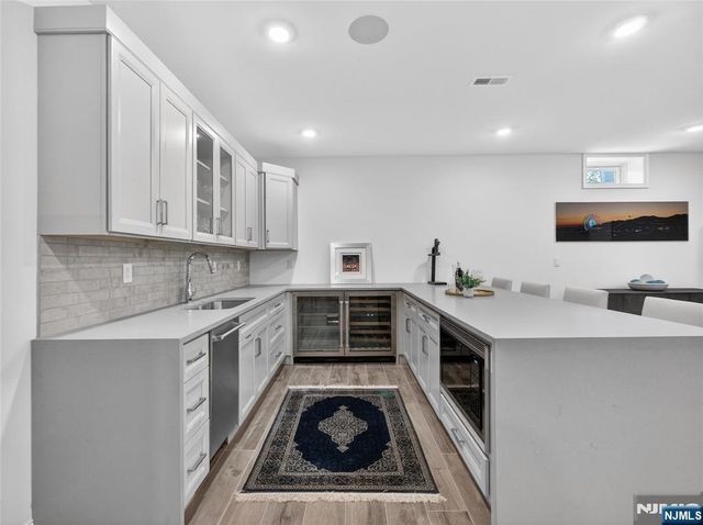 37 Spring Wolf Trail, Franklin Lakes, NJ 07417