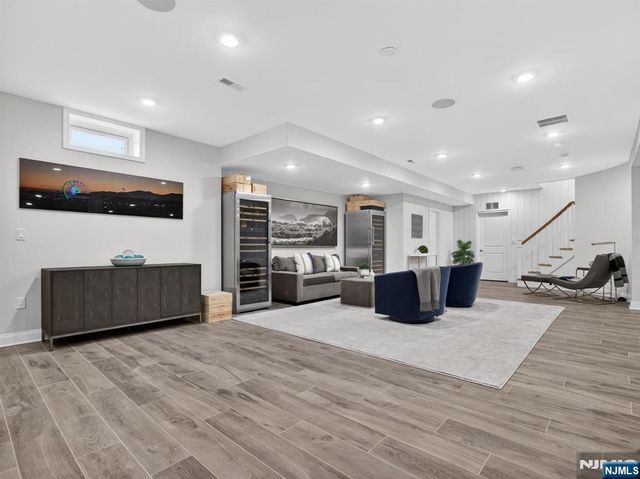 37 Spring Wolf Trail, Franklin Lakes, NJ 07417