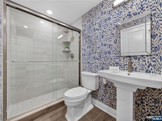 37 Spring Wolf Trail, Franklin Lakes, NJ 07417