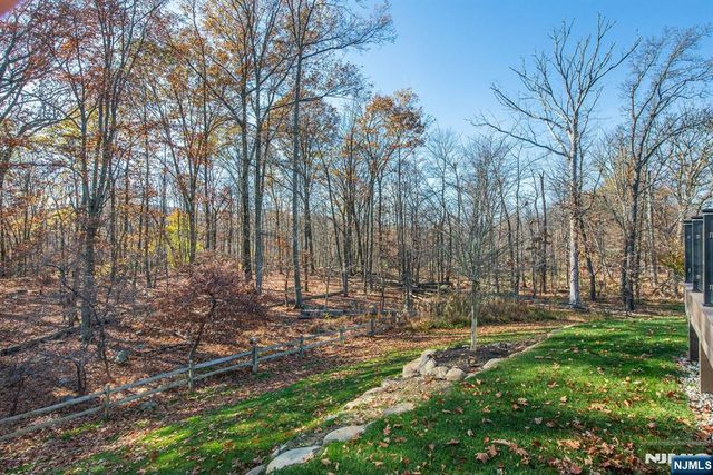 37 Spring Wolf Trail, Franklin Lakes, NJ 07417