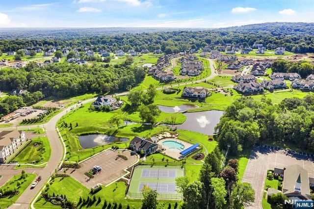 37 Spring Wolf Trail, Franklin Lakes, NJ 07417