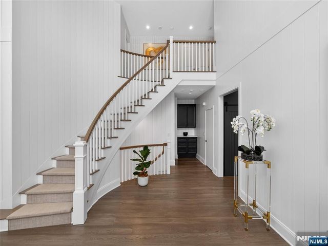 37 Spring Wolf Trail, Franklin Lakes, NJ 07417