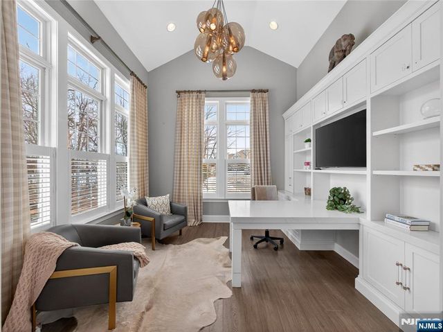 37 Spring Wolf Trail, Franklin Lakes, NJ 07417