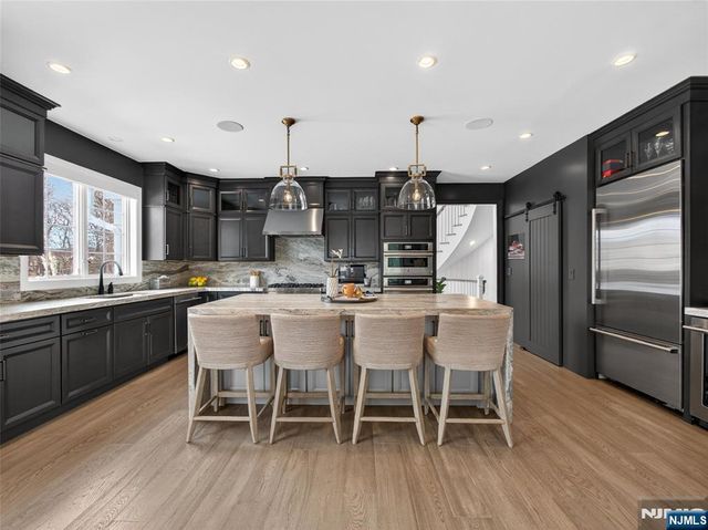 37 Spring Wolf Trail, Franklin Lakes, NJ 07417