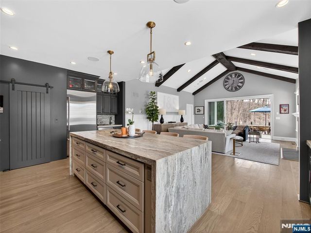 37 Spring Wolf Trail, Franklin Lakes, NJ 07417