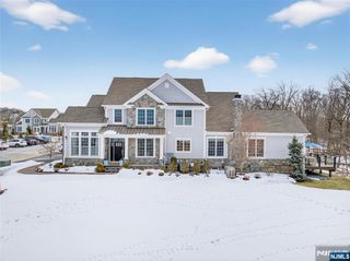 37 Spring Wolf Trail, Franklin Lakes, NJ 07417