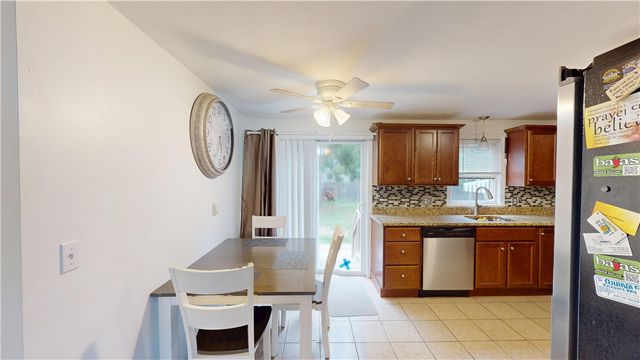 27 amherst Road, Warwick, RI 02889