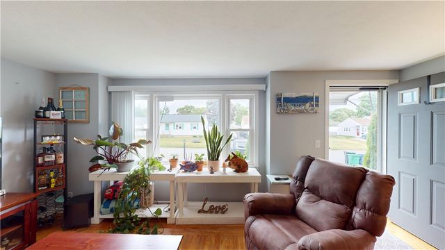 27 amherst Road, Warwick, RI 02889