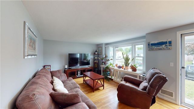 27 amherst Road, Warwick, RI 02889