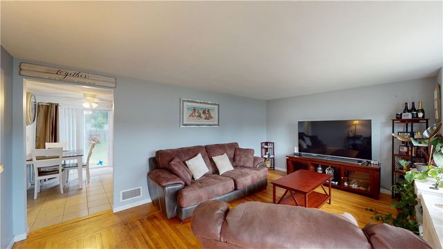 27 amherst Road, Warwick, RI 02889
