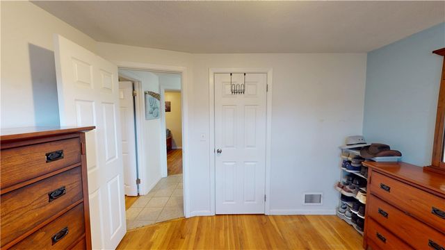 27 amherst Road, Warwick, RI 02889