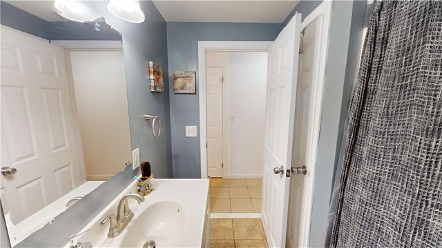 27 amherst Road, Warwick, RI 02889