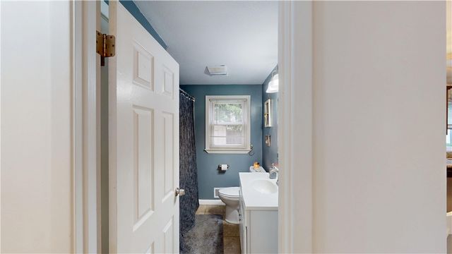 27 amherst Road, Warwick, RI 02889
