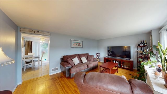 27 amherst Road, Warwick, RI 02889