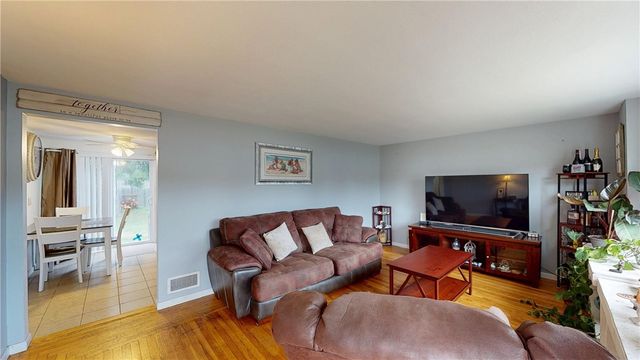 27 amherst Road, Warwick, RI 02889