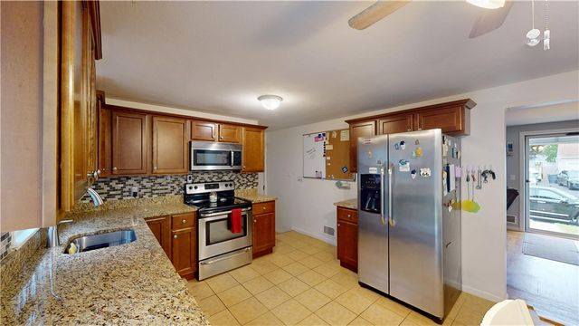 27 amherst Road, Warwick, RI 02889