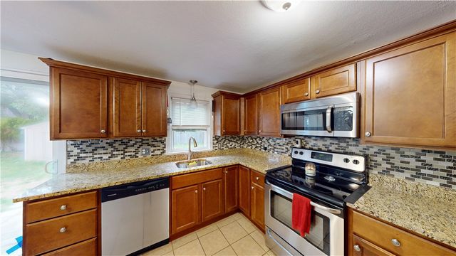 27 amherst Road, Warwick, RI 02889