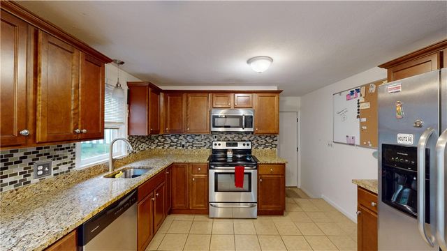 27 amherst Road, Warwick, RI 02889