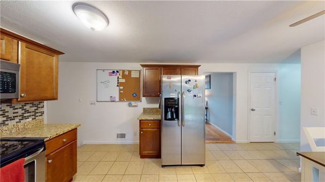 27 amherst Road, Warwick, RI 02889