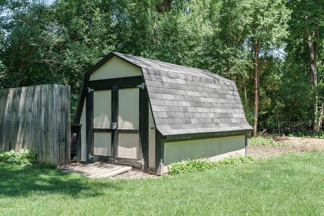 5600 S Kurtz ROAD, Hales Corners, WI 53130