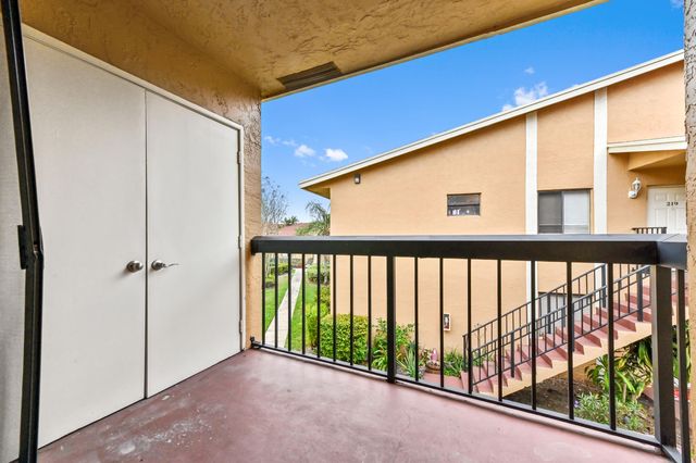 6041 10th Avenue N 228, Greenacres, FL 33463