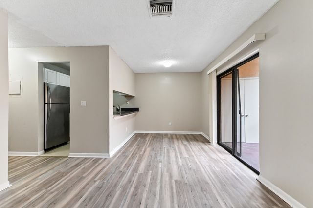 6041 10th Avenue N 228, Greenacres, FL 33463
