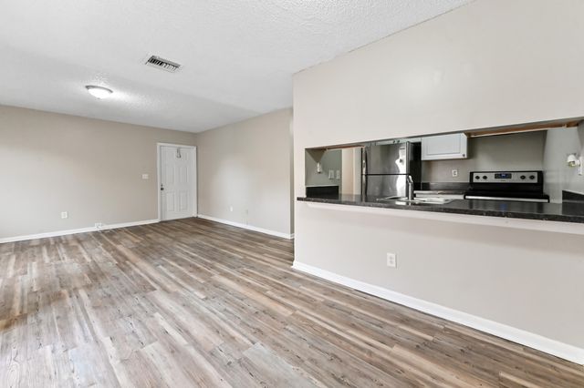 6041 10th Avenue N 228, Greenacres, FL 33463