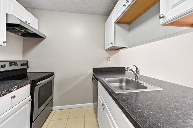 6041 10th Avenue N 228, Greenacres, FL 33463