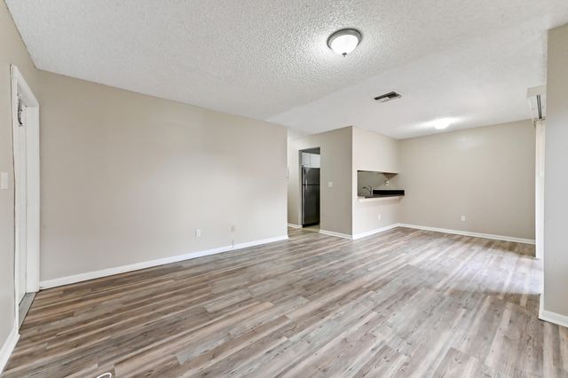 6041 10th Avenue N 228, Greenacres, FL 33463