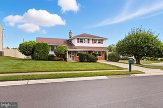 9 WHITE CLAY CRES, Newark, DE 19711