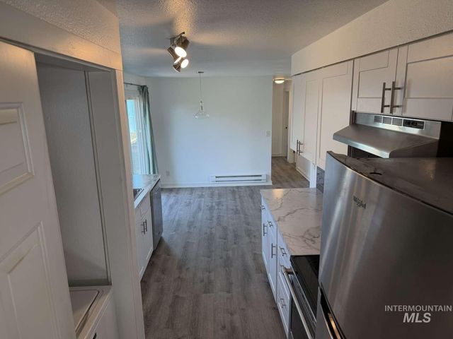 211 Jasper Ave, Middleton, ID 83644