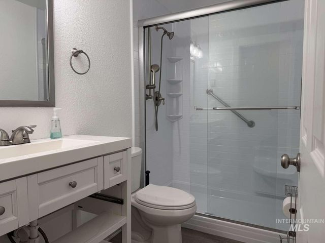 211 Jasper Ave, Middleton, ID 83644