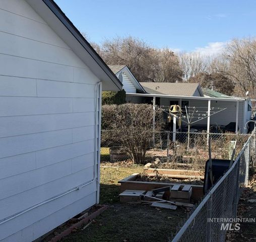 211 Jasper Ave, Middleton, ID 83644