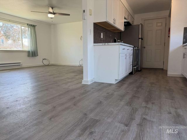 211 Jasper Ave, Middleton, ID 83644