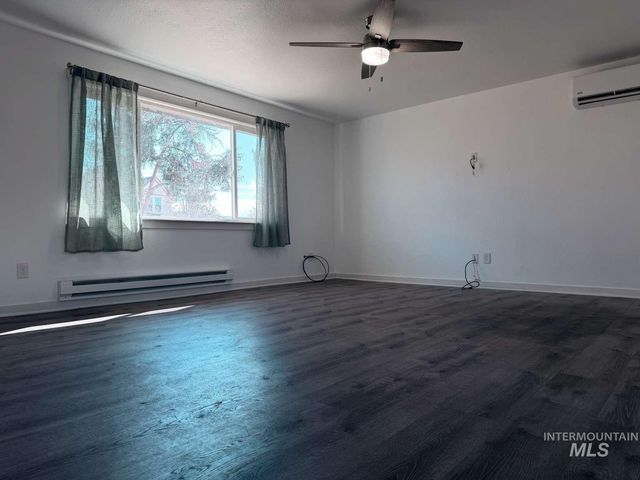 211 Jasper Ave, Middleton, ID 83644