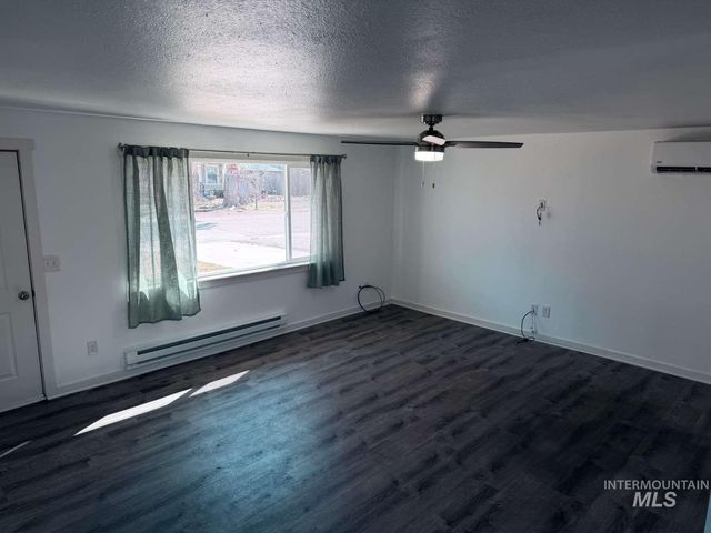 211 Jasper Ave, Middleton, ID 83644