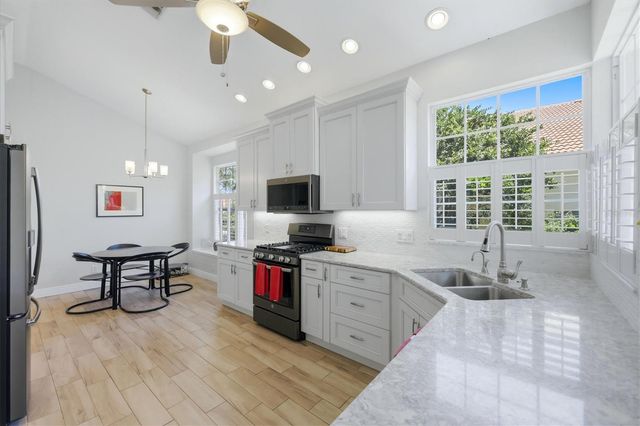 7316 SAINT GEORGES WAY, University Park, FL 34201