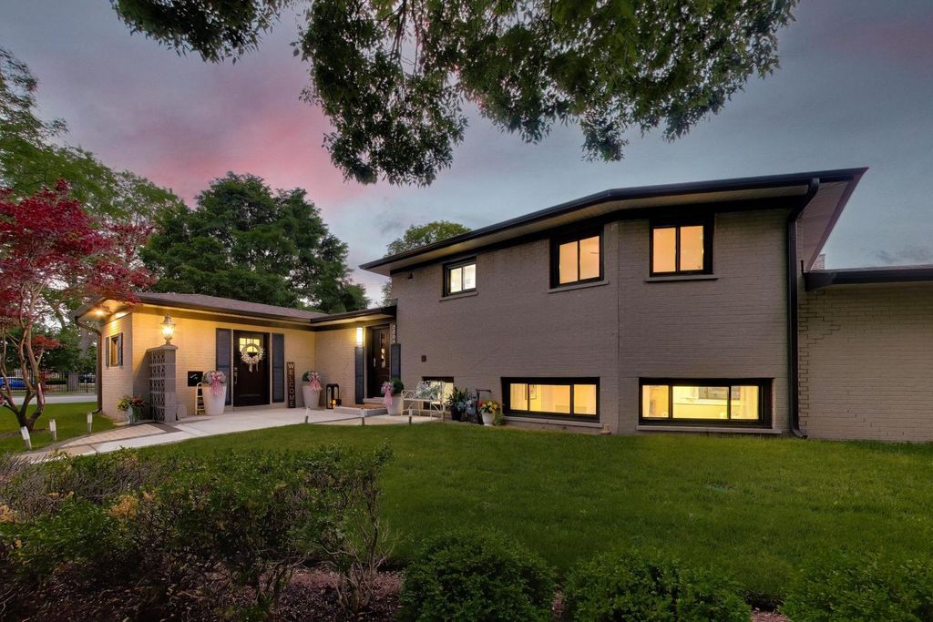 8864 E Prairie Road, Skokie, IL 60076
