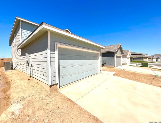 14613 Mudstone Pl, Elmendorf, TX 78112