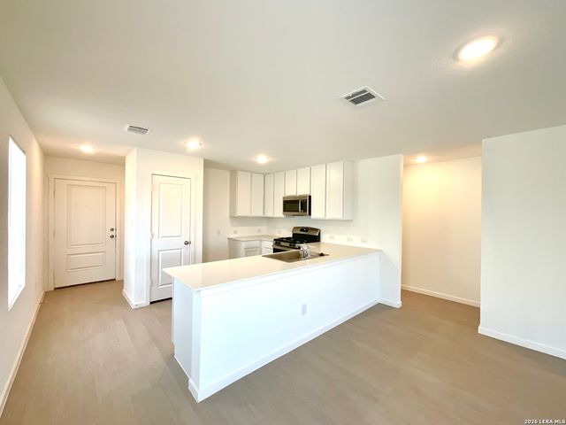 14613 Mudstone Pl, Elmendorf, TX 78112