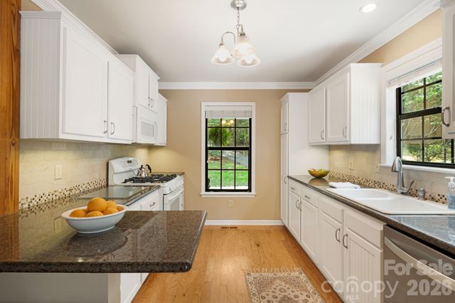 212 Riva Ridge Drive, Fairview, NC 28730