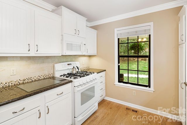 212 Riva Ridge Drive, Fairview, NC 28730