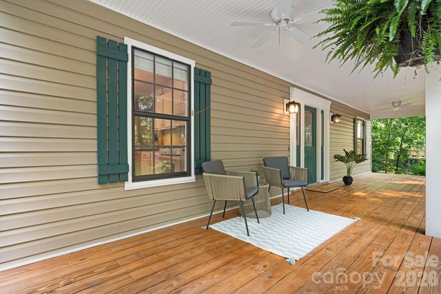 212 Riva Ridge Drive, Fairview, NC 28730