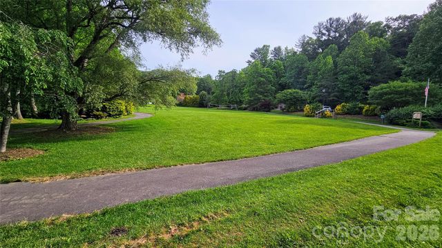 212 Riva Ridge Drive, Fairview, NC 28730