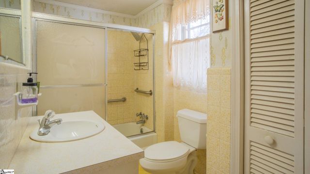 4 W Fleming Street, Ware Shoals, SC 29692