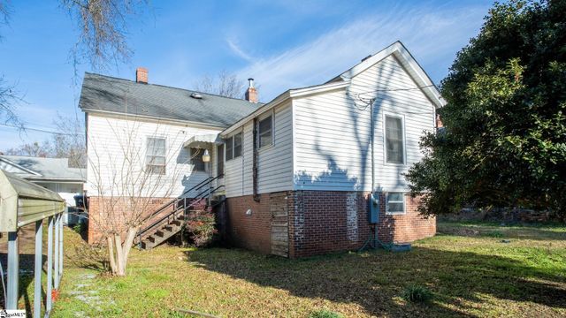 4 W Fleming Street, Ware Shoals, SC 29692