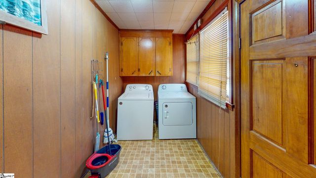 4 W Fleming Street, Ware Shoals, SC 29692